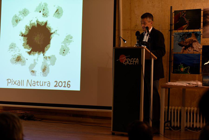 El fotógrafo José Pesquero, impulsor de Pixall Natura, durante la presentación del acto de entrega de premios. 