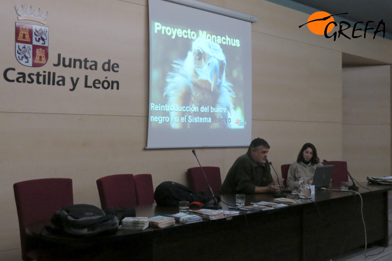 Ernesto Álvarez y Lorena Juste se dirigen a Agentes Medioambientales y Celadores de Medio Ambiente de Burgos para presentarles el Proyecto Monachus.