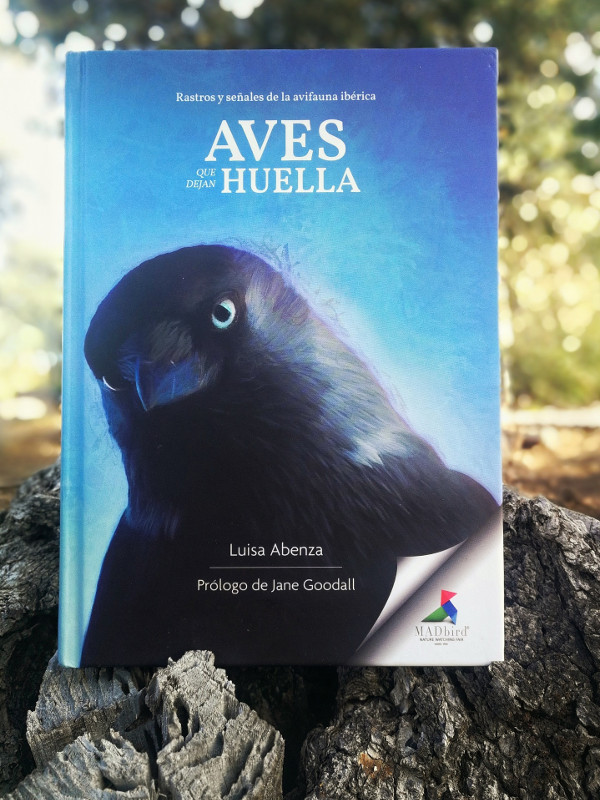 Portada del libro "Aves que dejan huella", de Luisa Abenza.