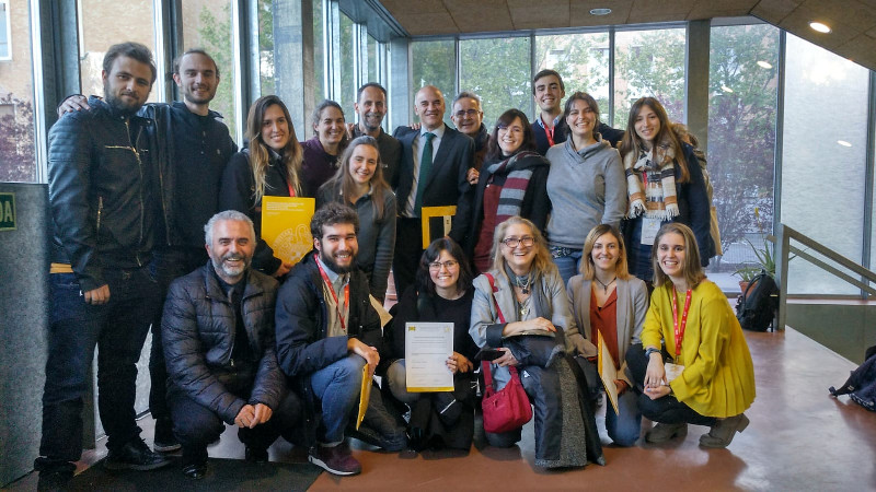 Voluntarios y veterinarios de GREFA junto con sus tutores de la Universidad Complutense de Madrid, en un reciente congreso de jóvenes investigadores celebrado en Madrid.