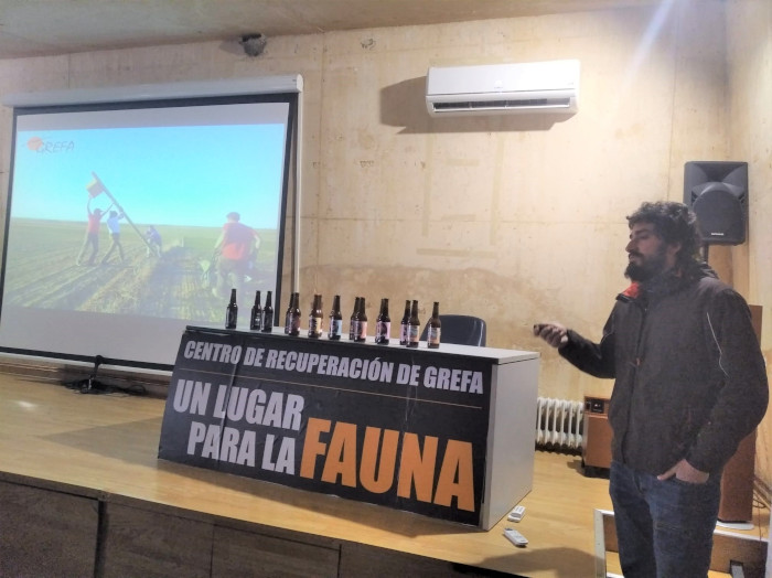 Carlos Cuéllar explica los objetivos principales del proyecto de control biológico del topillo campesino de GREFA.