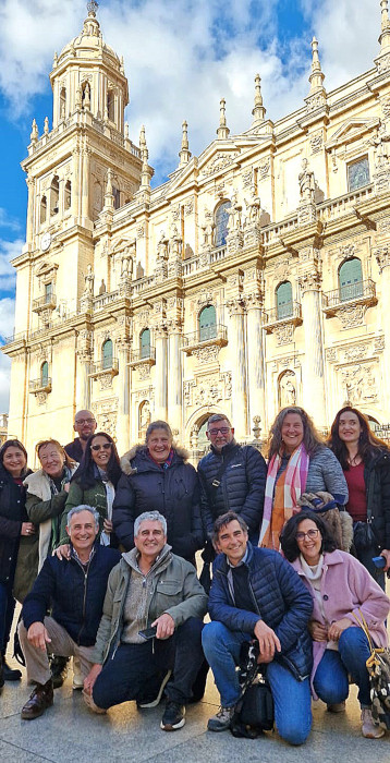 Participantes en la reunión de Vesal, delante de la catedral de Jaén. Foto: Olga García.