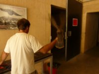 Nacho musculando al halcón 