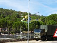 Helicóptero cargando en la piscina de el camping “El Canto de la Gallina”