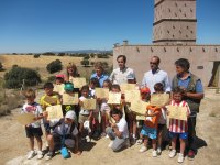 Al final del acto los niños recibieron su diploma de apadrinamiento por parte de la FIDA