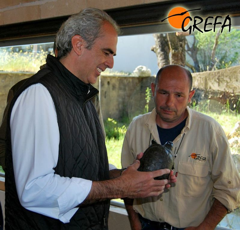 D. Enrique Ruiz, Viceconsejero de Medio Ambiente y Ordenación del Territorio junto a Fernando Garces, secretario general de GREFA
