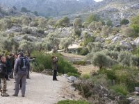 Los participantes en el seminario de LIFE BONELLI visitan una zona de la Sierra de Tramuntana (Mallorca) donde se han liberado águilas de Bonelli (foto: Carlota Viada).