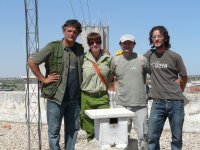 Durante el marcaje de cernícalos primilla en un silo de la provincia de Cuenca. Como siempre, acompañados de un agente forestal.
