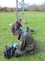  Y otra de nuestras perdiceras electrocutadas, como siempre avisando a las autoridades pertientes. Y una vez más este tendido peligroso continua sin rectificar.