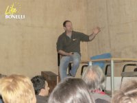 Nacho Otero explica el proceso de rehabilatición de las águilas de Bonelli en GREFA.