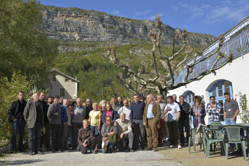 Foto de grupo de los participantes en las recientes jornadas del Grupo Buitres Francia. Foto: Bruno Berthemy). 