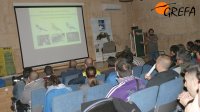 Juan Martínez, biólogo de GREFA, imparte la clase de identificación