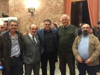 Ernesto Álvarez, flanqueado por Benigno Varillas, Jesús Garzón y nuestros amigos de GREFA Andalucía.