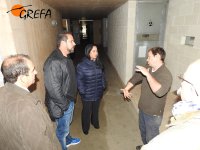 Nacho Otero, de GREFA, explica el proceso de rehabilitación de fauna a los  representantes del Suarez Museum.