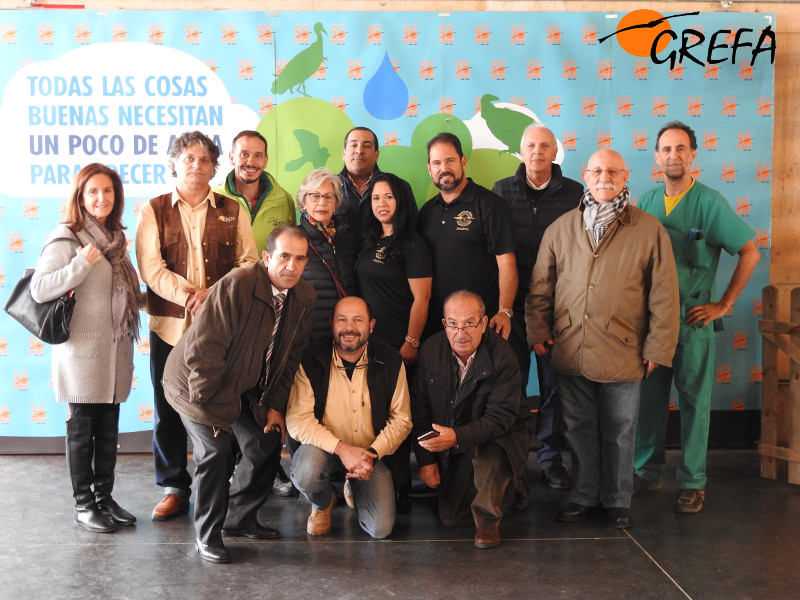 Foto de "familia" de representantes y acompañantes del Suarez Museum y de GREFA.