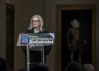 La premiada Christine Tompkins, de Conservation Land Trust, agradece el premio recibido.