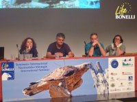 Seminario Final de LIFE Bonelli. 20 de septiembre, desde la izquierda, intervención de Itziar Almárcegui (Trilumak), Ernesto Álvarez (GREFA), Ohad Hatzofe (Ministerio de Medio Ambiente de Israel) y Carlota Viada (COFIB).