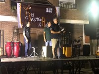 Ernesto Álvarez, presidente de GREFA, agradece a los vecinos de Anchuras la entrega de una placa conmemorativa a nuestra ONG.