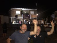 Veteranos miembros de GREFA, de espíritu siempre joven, en la fase final de la jornada conmemorativa celebrada en Anchuras. 