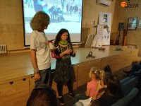 María Luisa Pinedo, de Aver Aves, se dirige a los asistentes a la entrega del II Premio GREFA-Ecoembes de Educación Ambiental. 