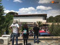 Un numeroso público quiso ser testigo de la liberación de un águila ratonera al final de la Jornada de Puertas Abiertas de GREFA.