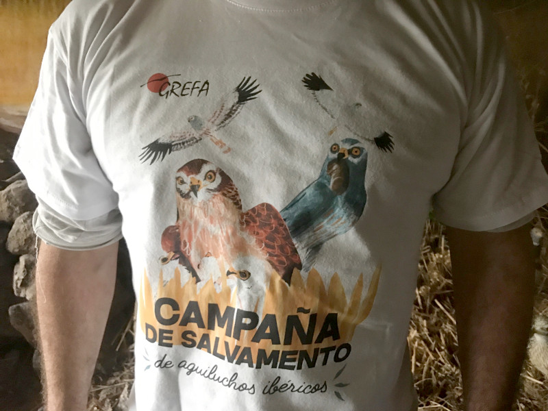 Camiseta que GREFA entrega a los colaboradores, voluntarios y agricultores de nuestra campaña de aguiluchos.