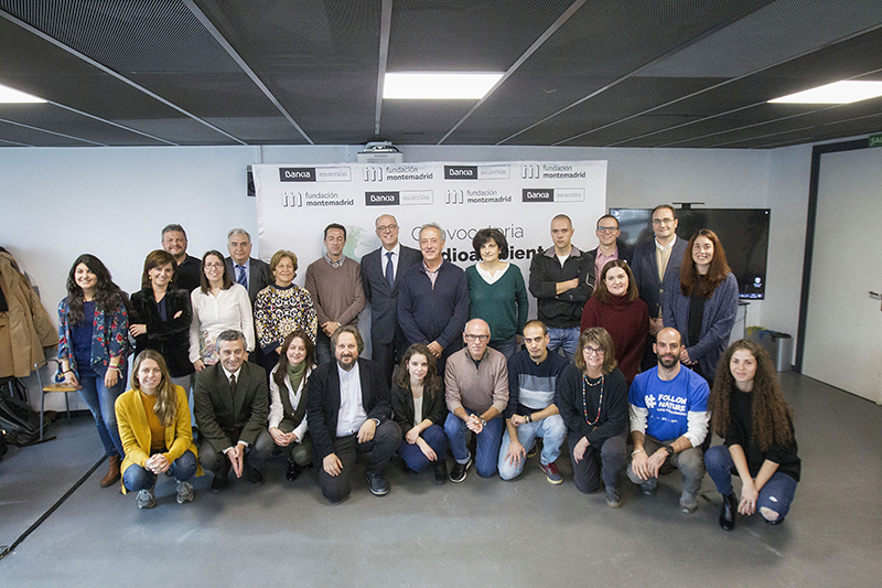 Representantes de los proyectos seleccionados junto a la organización y dirigentes de Fundación Montemadrid y Bankia. Foto: Fundación Montemadrid.