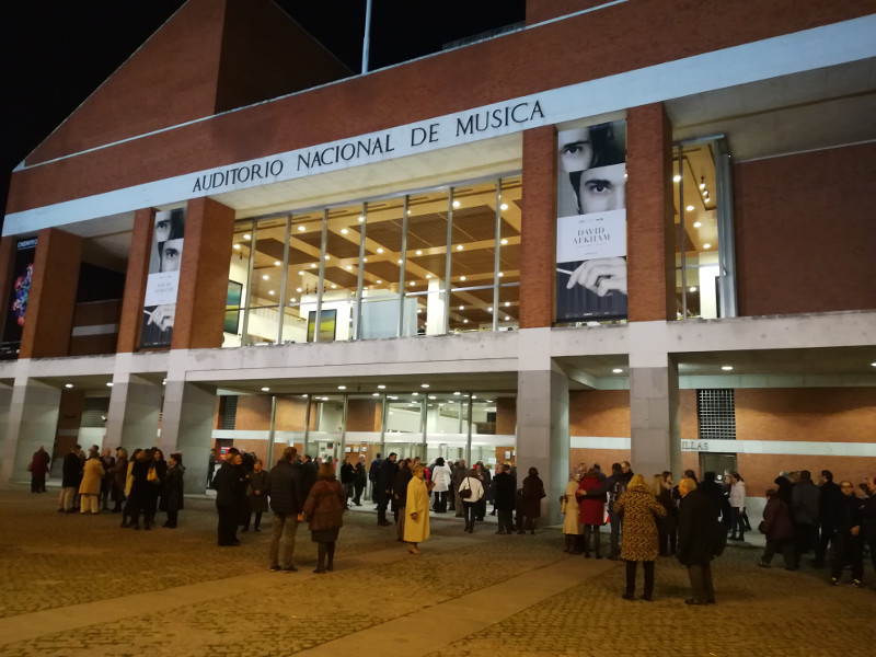 Exteriores del Auditorio Nacional de Música, en Madrid, minutos antes del inicio del concierto solidario.