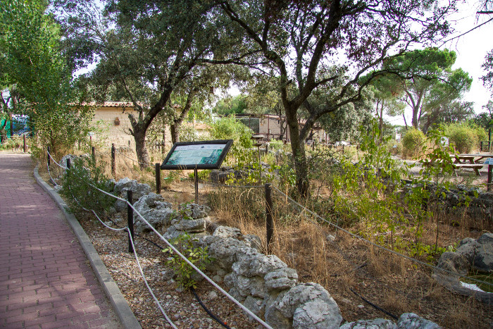 Exterior del centro de educación ambiental "Naturaleza Viva", de GREFA.