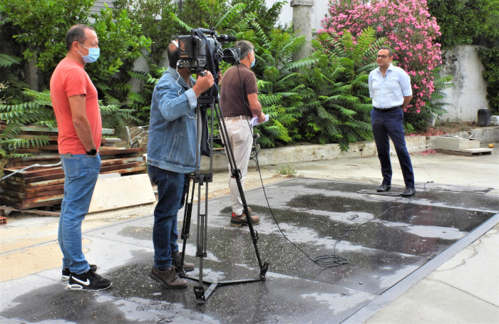 Giuseppe Aloisio, delegado territorial de Desarrollo Sostenible en Córdoba, es entrevistado por el equipo del programa "Espacio Protegido", de Canal Sur Televisión.