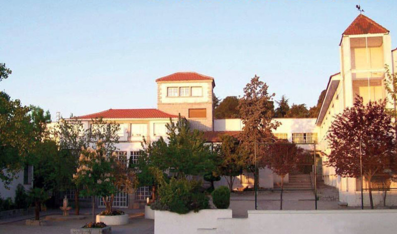 Fachada principal del colegio "Los Peñascales", en Las Rozas (Madrid). Foto: Colegio "Los Peñascales".