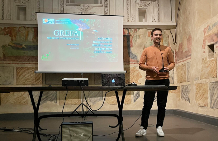 Alberto Alvarado-Piqueras, veterinario de GREFA, durante la exposición de su ponencia.