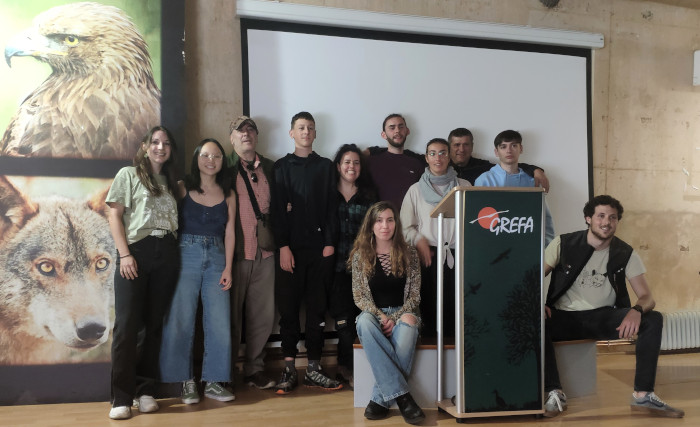 Foto de grupo de con los ponentes de las charlas pertenecientes al proyecto del Voluntariado del Censo del Lobo.