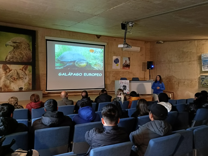 Gracias a esta actividad, los alumnos de el CEPA “La Mesta”, de Villanueva de la Cañada (Madrid), conocieron las principales características del galápago europeo.