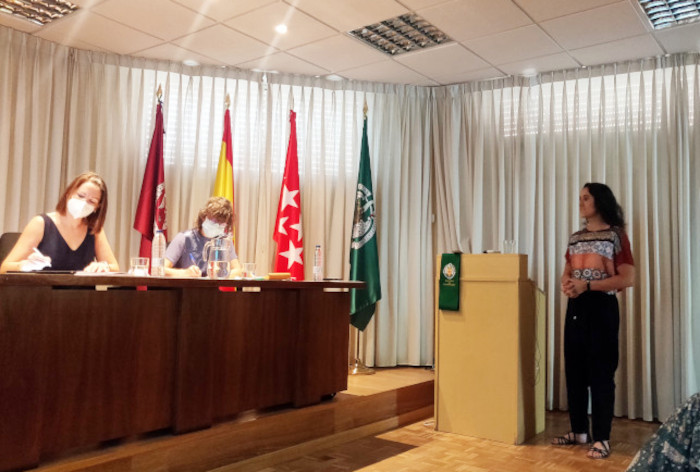 Aida Mencía durante la defensa de su tesis doctoral.