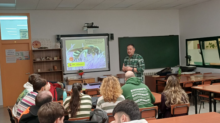 Nuestro compañero Fernando Blanca se dirige a los asistentes a las jornadas.