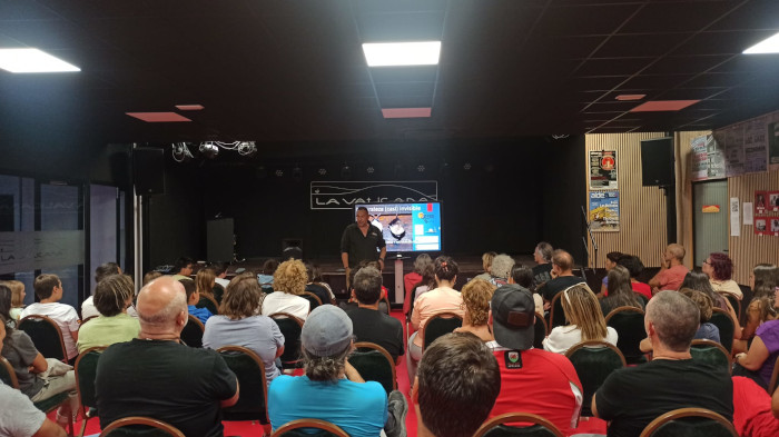 Charla educativa en el auditorio de Aldea de San Miguel (Valladolid).