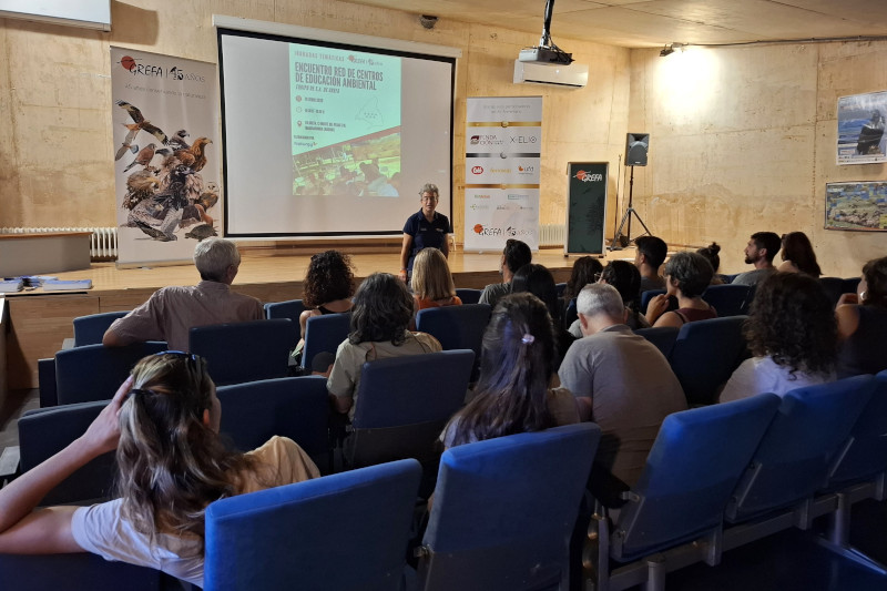 Charla informativa en el auditorio de GREFA.