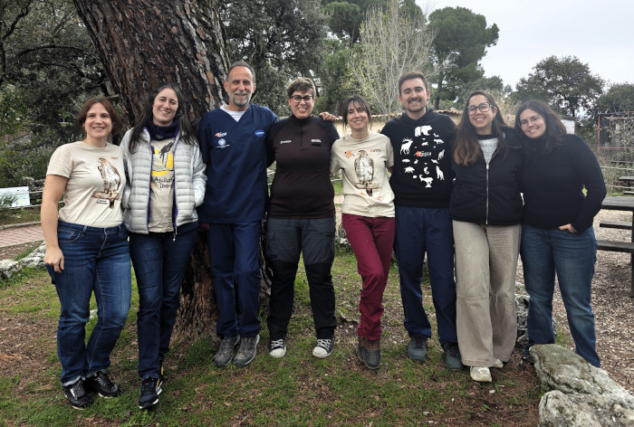 Parte del equipo docente de GREFA en el curso junto a Rebeca Grande, en el centro de la imagen.