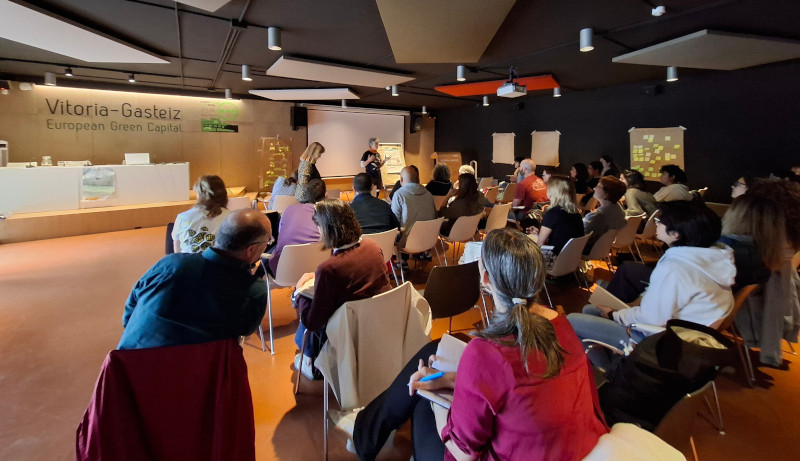 La coordinadora de Educación Ambiental de GREFA, Mónica de los Ríos, durante su intervención en el VII Encuentro estatal de Equipamientos de Educación Ambiental.