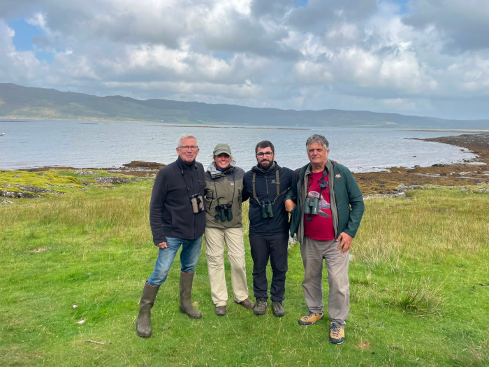 De izquierda a derecha, David Sexton (RSPB) Naomi Johns (Roy Dennis Wildlife Fundation), Enrique Murciano (Proyecto Pigargo GREFA) y Ernesto Álvarez (Presidente de GREFA).
