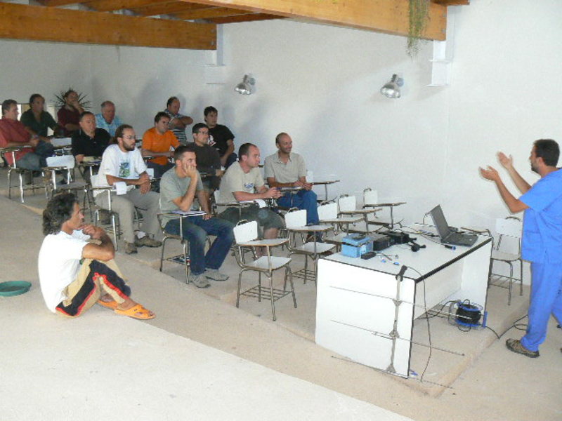 Reunión del equipo de trabajo del proyecto de reintroducción del buitre negro en Pirineos en las instalaciones de GREFA
